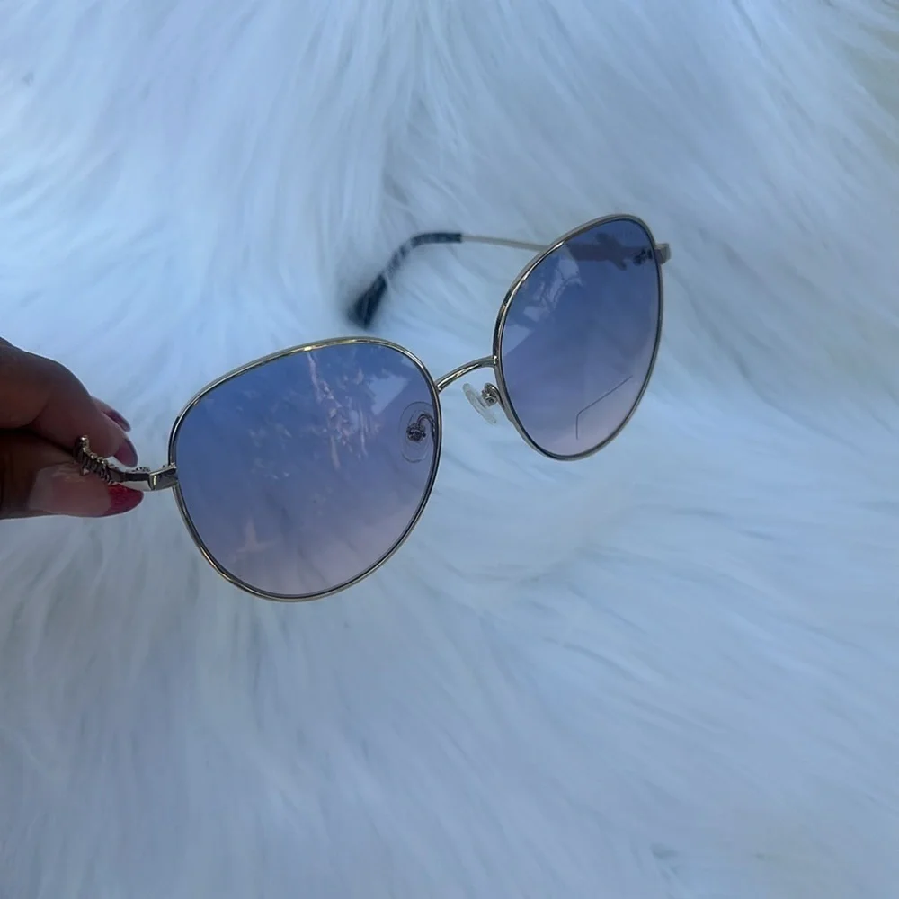 New GUESS Gradient Smoke Round Ladies Sunglasses